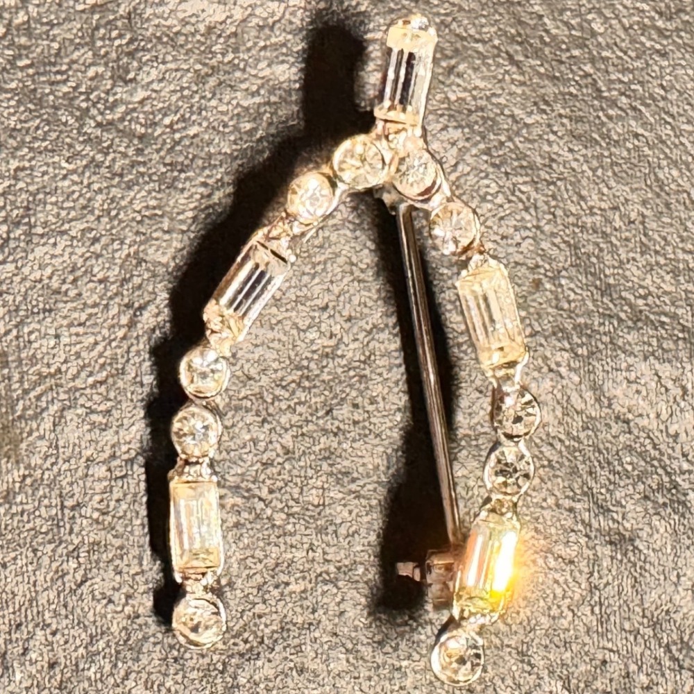 VTG Sparkling Crystal‎ Wishbone Brooch Pin Silver Tone Womens Jewelry Accessory